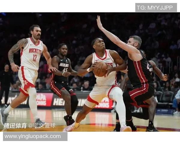 周一303热火与火箭激战一触即发谁能在NBA赛场上笑到最后