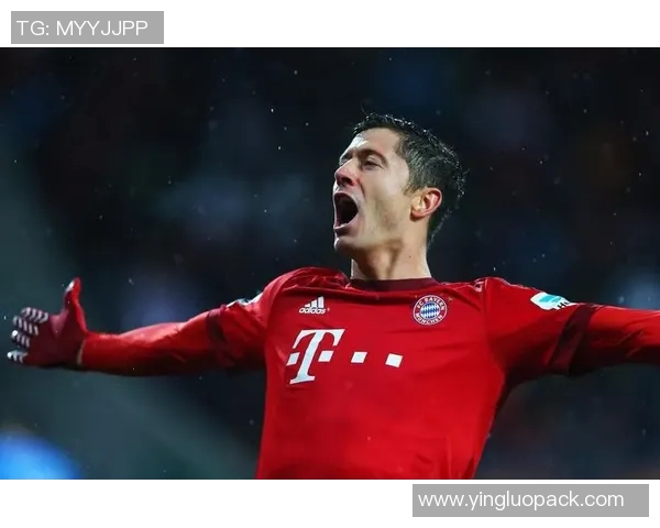 莱万欧冠赛场火力全开10场打入12球射手榜领跑稳获金靴